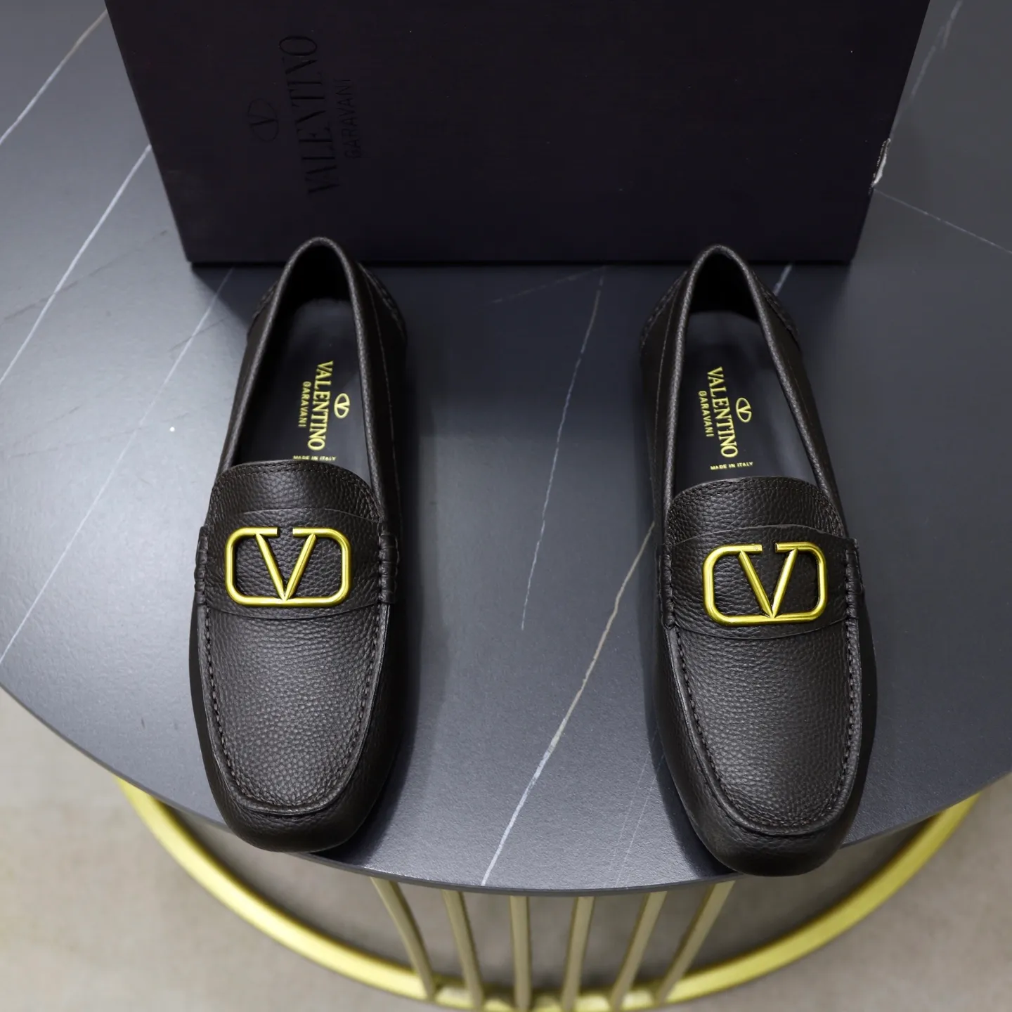 Men's shoes: 640💰VALENTINO, made of imported cowhide with imported water-dyed cow lining, iconic hardware and iconic wear-resistant outsole. 38-45 (customized at 45) VALENTINO packaging All orders enjoy the brand’s iconic product packaging